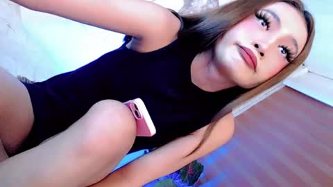 its_me_luna1111 online show from July 4, 4:35 pm