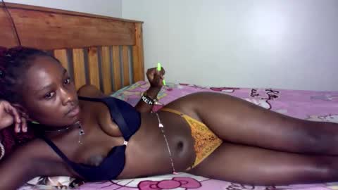 Snapshot of its_miah chatting on May 10, 2:39 am miah online show from May 10, 2:39 am