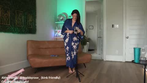 Snapshot of itsabbyrose_ chatting on November 19, 3:23 pm Abby Rose online show from November 19, 3:23 pm