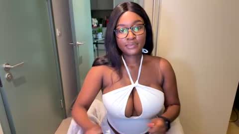 Snapshot of itsanna_b chatting on July 3, 4:30 am itsanna_b online show from July 3, 4:30 am