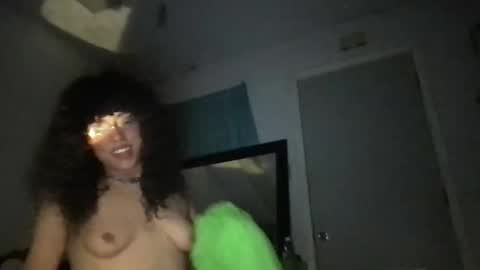 Snapshot of itsariessecrets chatting on January 17, 8:02 am itsariessecrets online show from January 17, 8:02 am