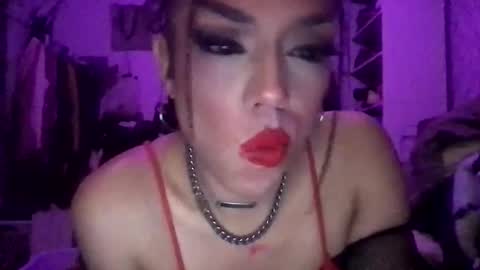 Snapshot of itsariessecrets chatting on March 7, 10:45 am itsariessecrets online show from March 7, 10:45 am