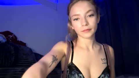 Danielle Rose online show from May 22, 2:19 am