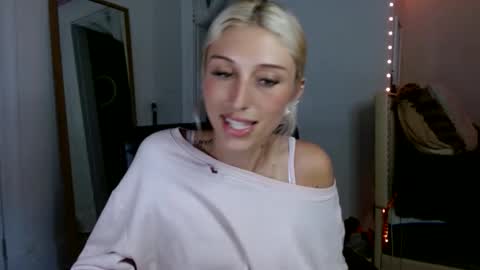 itsirelandbby online show from April 16, 7:25 pm