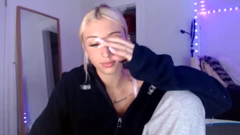 itsirelandbby online show from April 21, 6:23 pm