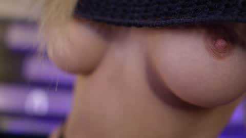 Snapshot of itsivylicious_ chatting on February 27, 9:04 pm Your Ivy online show from February 27, 9:04 pm