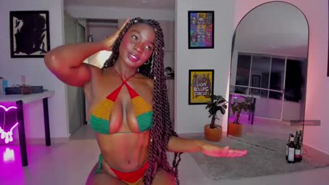 Snapshot of itslau_ chatting on January 31, 2:04 am lau online show from January 31, 2:04 am