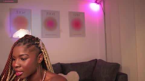 Snapshot of itslau_ chatting on December 21, 7:26 am lau online show from December 21, 7:26 am