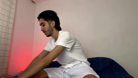 Snapshot of itsmartin_ chatting on February 15, 3:53 pm itsmartin_ online show from February 15, 3:53 pm