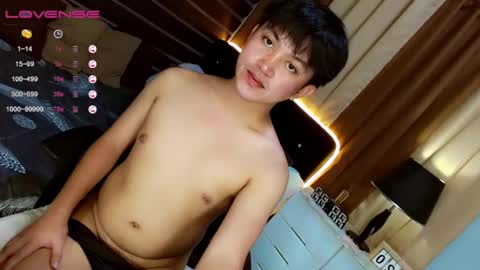 Snapshot of itsme_berniexx chatting on February 22, 10:29 am ask me online show from February 22, 10:29 am