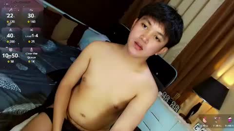 Snapshot of itsme_berniexx chatting on February 23, 9:33 am ask me online show from February 23, 9:33 am
