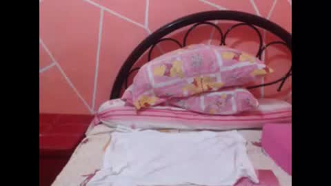 Snapshot of itsme_kitty chatting on January 21, 6:43 am Kitty online show from January 21, 6:43 am