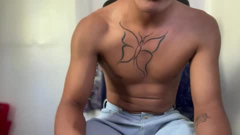 Snapshot of itsme_urboy chatting on May 3, 6:08 am itsme_urboy online show from May 3, 6:08 am
