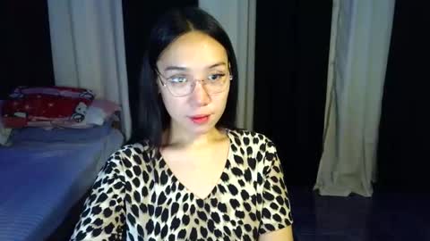Snapshot of itsmehotqueen chatting on May 8, 11:37 am itsmehotqueen online show from May 8, 11:37 am