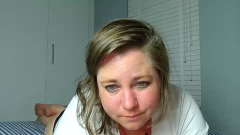 Snapshot of itsmejade_x chatting on November 2, 10:12 pm Jade online show from November 2, 10:12 pm