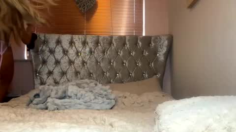 Lola online show from December 23, 2:17 pm