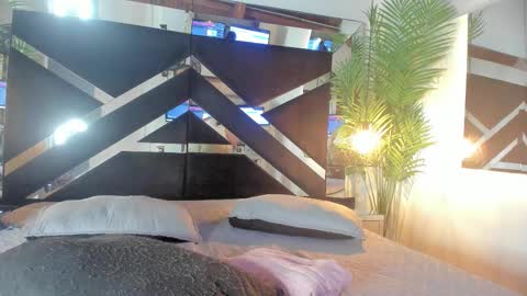 Moon online show from March 28, 11:10 am