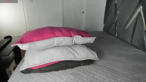 Moon online show from April 14, 5:52 pm