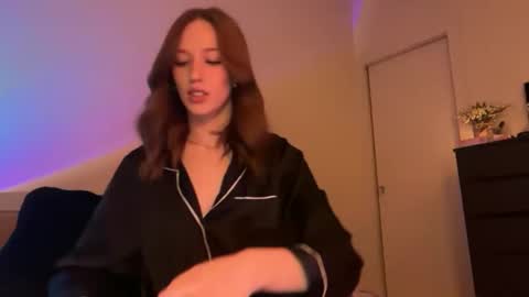 Snapshot of itssheababy chatting on December 21, 2:08 am Shea online show from December 21, 2:08 am