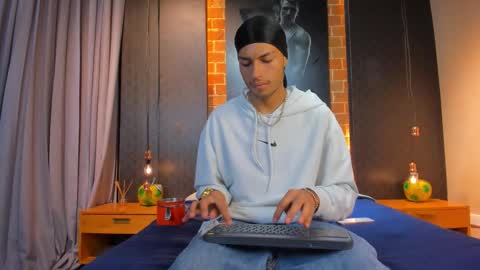 Snapshot of itszairen chatting on February 8, 3:43 am itszairen online show from February 8, 3:43 am