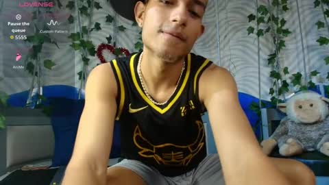 Snapshot of itszairen chatting on February 25, 3:16 am itszairen online show from February 25, 3:16 am