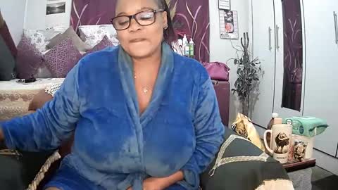 itumeleng74 online show from March 11, 4:29 pm