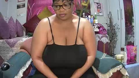 itumeleng74 online show from September 12, 6:02 am