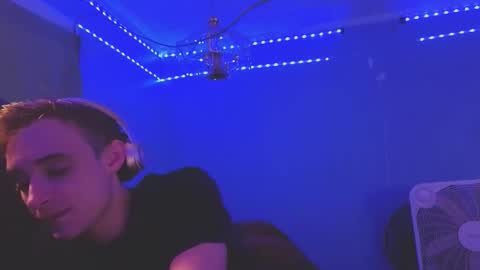 itzd123 online show from April 12, 11:48 am