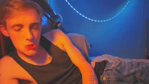 itzd123 online show from April 25, 8:06 am