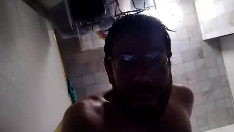 Snapshot of ivanchelon chatting on April 28, 4:17 am Vanchi online show from April 28, 4:17 am