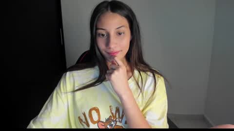 Snapshot of ivanna_essis chatting on January 5, 4:36 am ivanna_essis online show from January 5, 4:36 am