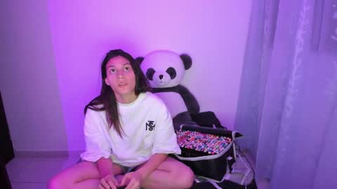 Snapshot of ivanna_essis chatting on March 2, 1:47 am ivanna_essis online show from March 2, 1:47 am