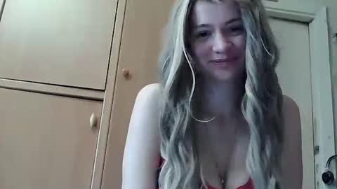 Snapshot of ivetta911 chatting on December 5, 9:29 am ivetta911 online show from December 5, 9:29 am