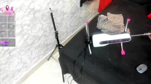 Snapshot of ivisbouncyass chatting on November 13, 12:04 pm Ivis online show from November 13, 12:04 pm