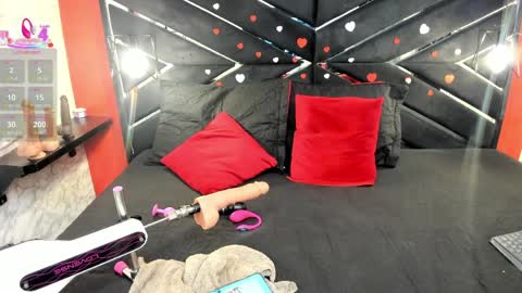 Ivis  online show from April 4, 12:57 pm