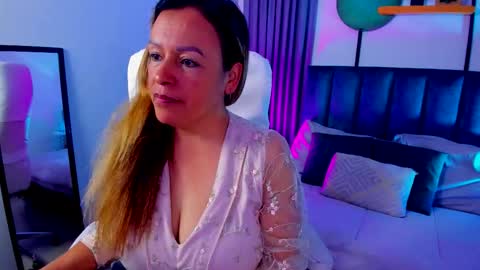 Snapshot of ivonne_4 chatting on February 11, 12:54 pm Ivonne online show from February 11, 12:54 pm