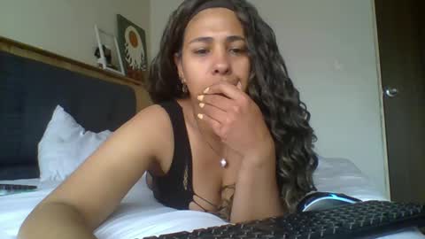 ivonne_collins33 online show from September 14, 3:22 pm