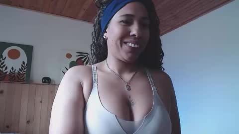 ivonne_collins33 online show from February 23, 2:36 pm