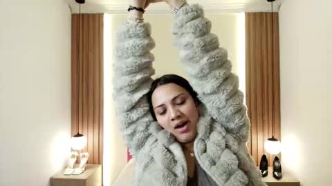 Snapshot of ivonneross_ chatting on February 19, 11:50 am I V O N N E R O S S online show from February 19, 11:50 am