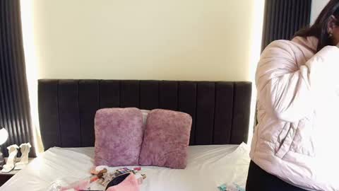 I V O N N E R O S S online show from March 24, 11:59 am