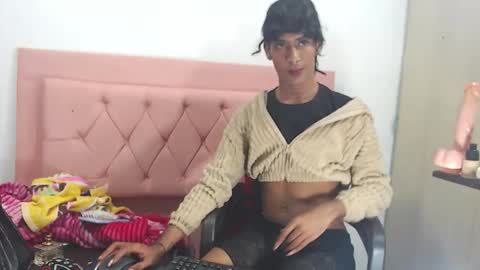 Snapshot of ivonneth chatting on February 17, 12:23 pm ivonneth online show from February 17, 12:23 pm