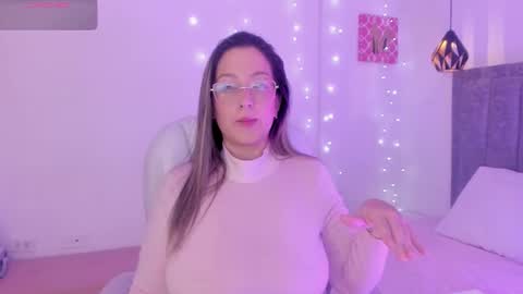 Snapshot of ivonny_04 chatting on January 7, 4:04 am N A T H A L Y online show from January 7, 4:04 am