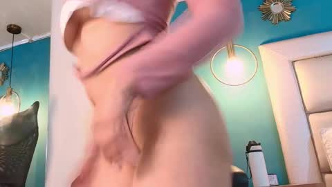 Snapshot of ivonny_x chatting on April 29, 6:39 am Ivon online show from April 29, 6:39 am