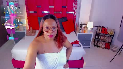 Snapshot of ivonsanchez chatting on December 14, 2:45 am IVONSANCHEZ online show from December 14, 2:45 am