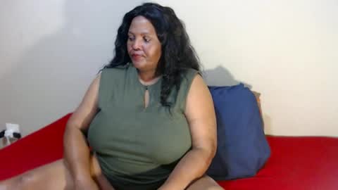 Snapshot of ivorytits48 chatting on June 19, 7:17 pm IVORYTITS48 online show from June 19, 7:17 pm