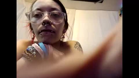 ivorytrixx online show from December 16, 6:07 am