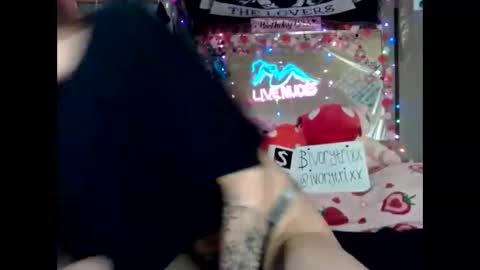 ivorytrixx online show from May 31, 2:53 am