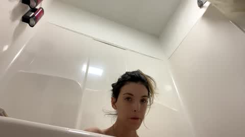 ivy_rose90 online show from April 29, 1:43 am