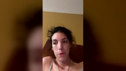Snapshot of ivy_rose90 chatting on June 6, 12:38 am ivy_rose90 online show from June 6, 12:38 am