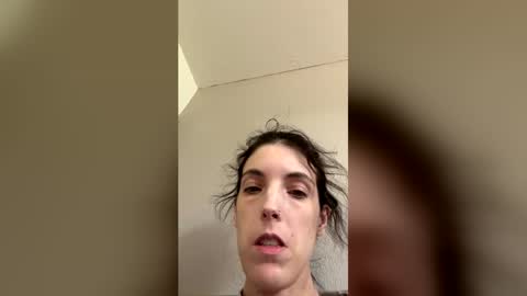 Snapshot of ivy_rose90 chatting on June 12, 8:41 pm ivy_rose90 online show from June 12, 8:41 pm